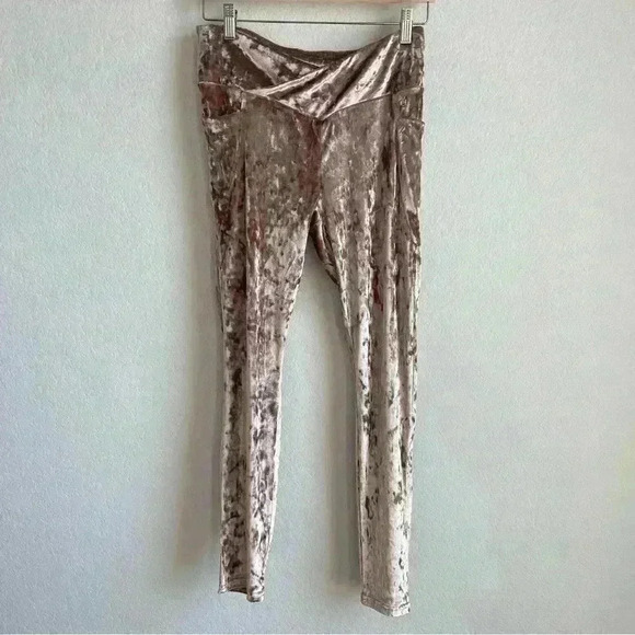 Fabletics Women’s Teddy High Waisted Velour Crossover Leggings Size L NWT - Picture 4 of 11